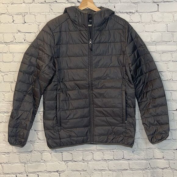 Amazon Men's Lightweight Water-Resistant Packable Hooded Puffer Jacket - Picture 2 of 10